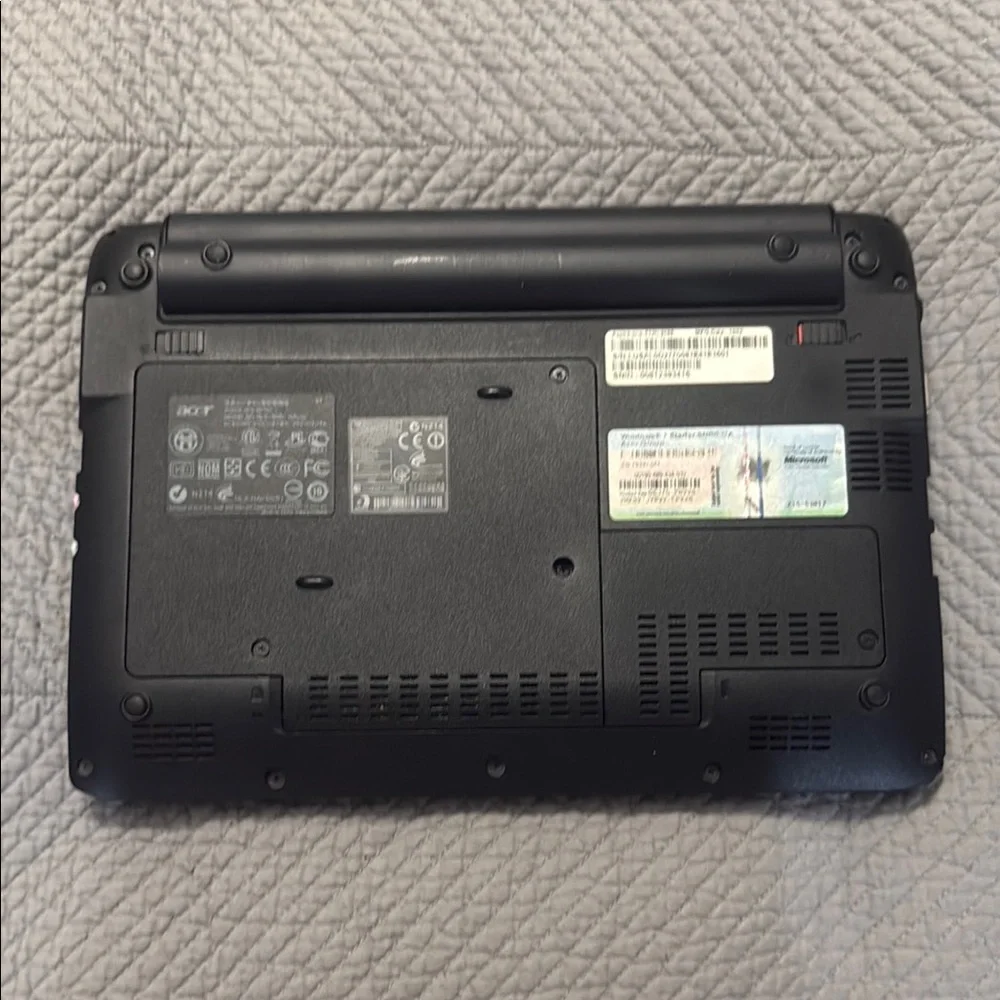 Acer Aspire One 532H-2588 for parts or repair
